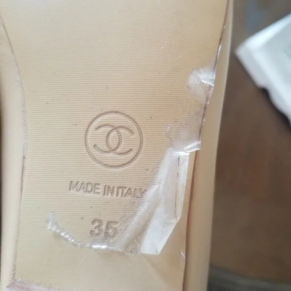 CHANEL Beige and Black Leather Cap-Toe Ballet Flats - Picture 7 of 15